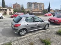 Usado Peugeot 206 70 CV (51 kW) 2000 Gris / plata Berlina