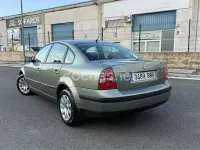 Usado VW Passat Conceptline 100 CV (73 kW) 2002 Verde Berlina