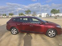 Usado Renault Mégane Dynamique 105 CV (77 kW) 2010 Rojo Berlina