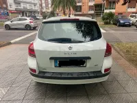 Usado Renault Clio 75 CV (55 kW) 2011 Blanco Familiar