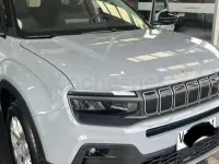 Usado Jeep Avenger Altitude 100 CV (73 kW) 2025 Gris / plata SUV