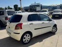 Usado Toyota Yaris Sol 87 CV (63 kW) 2009 Blanco Utilitario