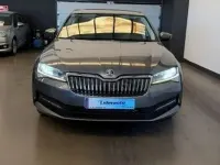 Usado Skoda Superb Ambition 150 CV (110 kW) 2022 Gris / plata Berlina