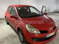 Usado Renault Clio II Dynamique 110 CV (80 kW) 2006 Rojo Berlina
