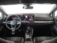 Usado VW Golf VIII R-line 150 CV (110 kW) 2025 Azul Berlina