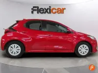 Usado Toyota Yaris Active 116 CV (85 kW) 2023 Rojo Utilitario