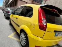 Usado Ford Fiesta Sport 100 CV (73 kW) 2007 Amarillo Utilitario