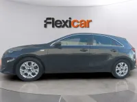 Usado Kia Ceed 136 CV (100 kW) 2023 Gris Utilitario