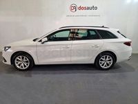 Usado Seat Leon Style 150 CV (110 kW) 2021 Blanco Familiar