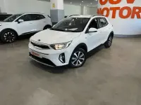 Usado Kia Stonic 101 CV (74 kW) 2021 Blanco SUV