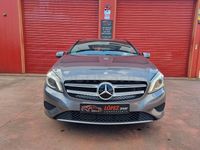 Usado Mercedes A200 Urban 136 CV (100 kW) 2014 Gris / plata Berlina