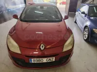 Usado Renault Mégane III Dynamique 105 CV (77 kW) 2009 Rojo Berlina