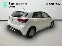 Usado Kia Rio 84 CV (61 kW) 2021 Blanco Berlina