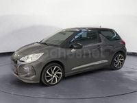 Usado DS Automobiles DS3 Be Chic 110 CV (80 kW) 2018 Gris / plata Berlina