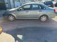 Usado Chevrolet Nubira SX 109 CV (80 kW) 2005 Gris / plata Berlina