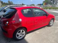 Usado Peugeot 206+ 70 CV (51 kW) 2010 Rojo Utilitario