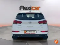Usado Hyundai i30 120 CV (88 kW) 2021 Blanco