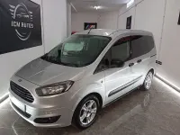 Usado Ford Tourneo Courier Ambiente 100 CV (73 kW) 2016 Gris / plata Monovolumen
