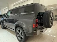 Usado Land Rover Defender SE 249 CV (183 kW) 2025 Gris / plata SUV