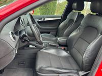 Usado Audi A3 Attraction 140 CV (102 kW) 2010 Rojo Utilitario