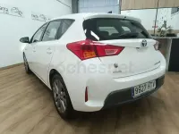 Usado Toyota Auris Hybrid 136 CV (100 kW) 2014 Blanco Berlina