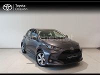 Usado Toyota Yaris Hybrid Active 116 CV (85 kW) 2024 Gris / plata Berlina
