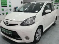 Usado Toyota Aygo Live 68 CV (50 kW) 2013 Blanco Utilitario