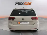 Usado VW Passat Advance 150 CV (110 kW) 2019 Blanco Familiar