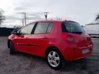 Usado Renault Clio Dynamique 86 CV (63 kW) 2006 Rojo Utilitario