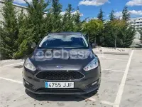 Usado Ford Focus Trend 125 CV (91 kW) 2015 Gris / plata Berlina