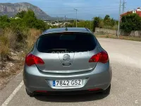 Usado Opel Astra Enjoy 110 CV (80 kW) 2010 Gris / plata Berlina