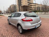 Usado Renault Mégane Dynamique 110 CV (80 kW) 2013 Gris / plata Berlina