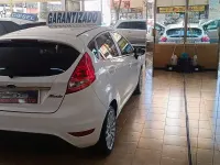 Usado Ford Fiesta Titanium 96 CV (70 kW) 2011 Blanco Berlina