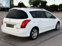 Usado Peugeot 308 SW Active 120 CV (88 kW) 2011 Blanco Familiar
