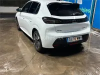 Usado Peugeot 208 Allure 100 CV (73 kW) 2024 Blanco Utilitario