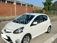 Usado Toyota Aygo City 68 CV (50 kW) 2012 Blanco Utilitario