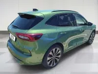 Usado Ford Kuga ST-Line X 243 CV (178 kW) 2024 Verde SUV