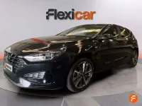 Usado Hyundai i30 120 CV (88 kW) 2022 Negro Berlina