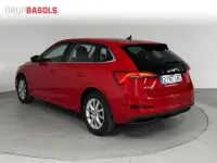 Usado Skoda Scala Ambition 110 CV (80 kW) 2021 Rojo Utilitario