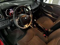 Usado Renault Clio GrandTour Dynamique 90 CV (66 kW) 2016 Rojo Familiar