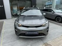 Usado Kia Stonic 100 CV (73 kW) 2025 Gris SUV