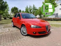 Usado Alfa Romeo 147 105 CV (77 kW) 2007 Rojo Utilitario