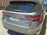 Usado Skoda Fabia Style 95 CV (69 kW) 2022 Gris / plata Utilitario