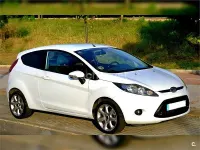 Usado Ford Fiesta 95 CV (69 kW) 2011 Blanco Berlina