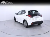 Usado Toyota Yaris Hybrid Active 116 CV (85 kW) 2022 Blanco Berlina
