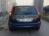 Usado Ford Fiesta 68 CV (50 kW) 2006 Gris / plata Utilitario