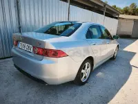 Usado Honda Accord Executive 140 CV (102 kW) 2004 Gris / plata Berlina