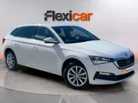 Usado Skoda Scala 110 CV (80 kW) 2022 Blanco Utilitario