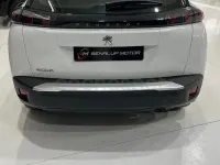 Usado Peugeot 2008 Active 110 CV (80 kW) 2021 Blanco SUV