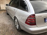 Usado Mercedes C220 143 CV (105 kW) 2003 Gris / plata Berlina